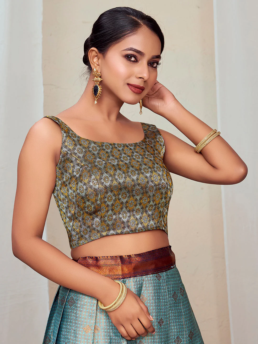 Black Round Neck Sleeveless Padded Blouse with Gold Zari - Image 3