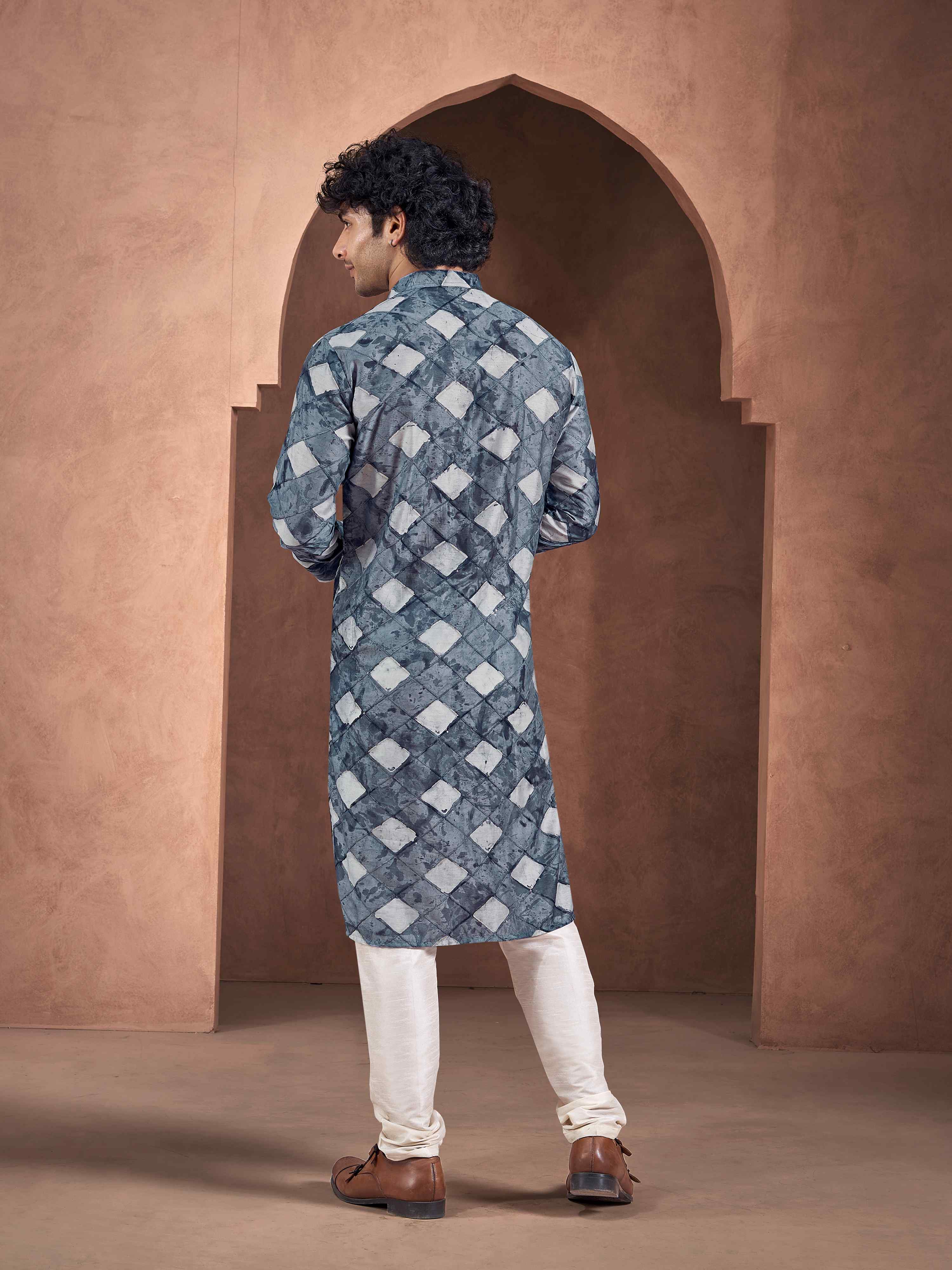 Blue Viscose Sequence Shibori Dyed Men's Kurta - Image 3