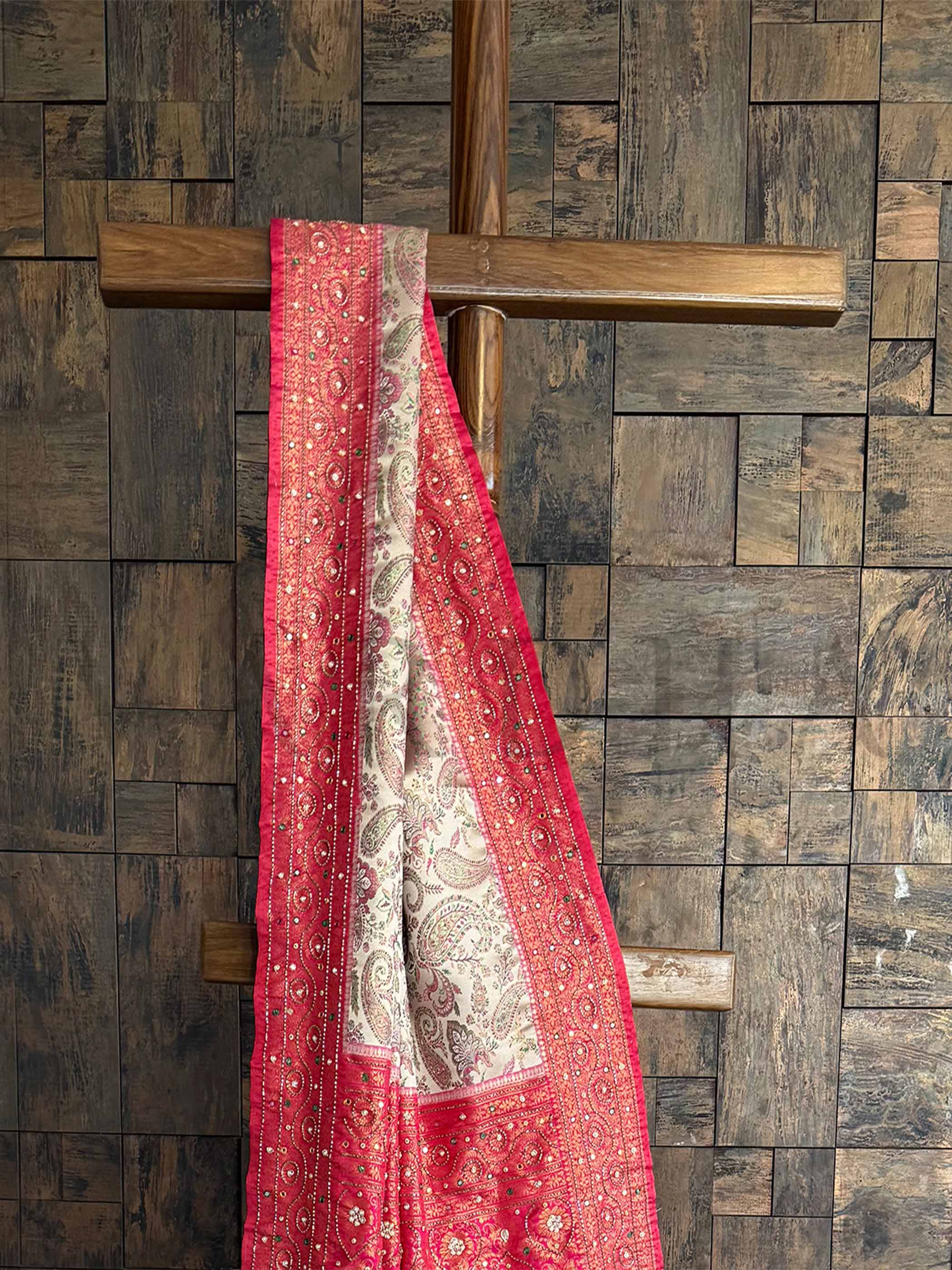 Cream Pink Woven Kalamkari Art Silk Traditional Saree with Zari Work & Handwork - Image 4