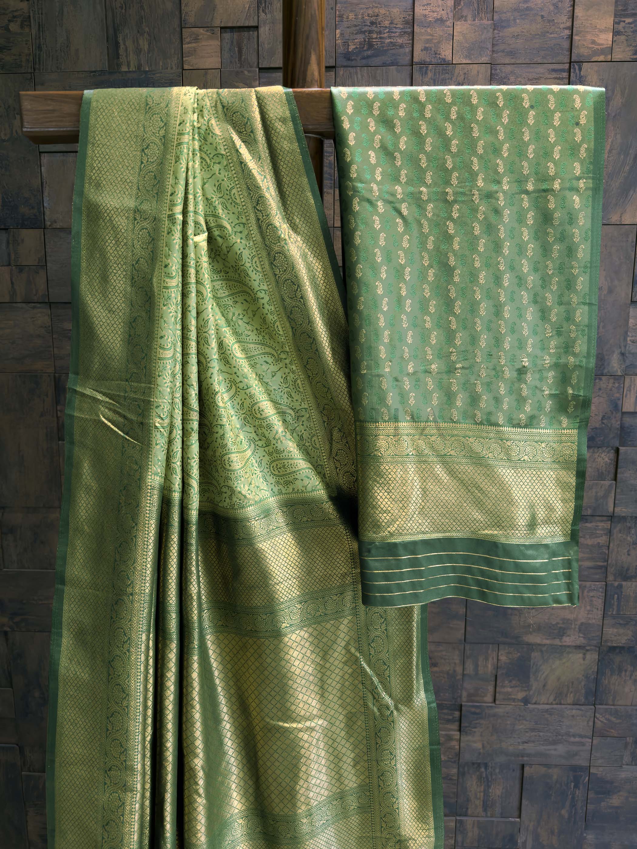 Emerald Green Tanchoi Satin Silk Saree with Zari Border - Image 4