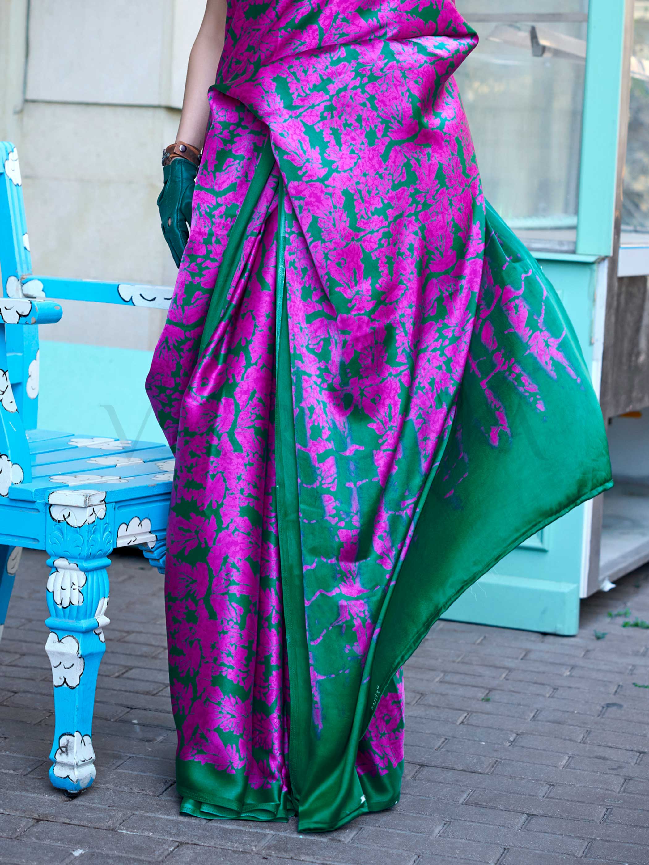 Green & Pink Printed Satin Crepe Saree with Abstract Tie-Dye Effect Modern Ethnic Statement - Image 3