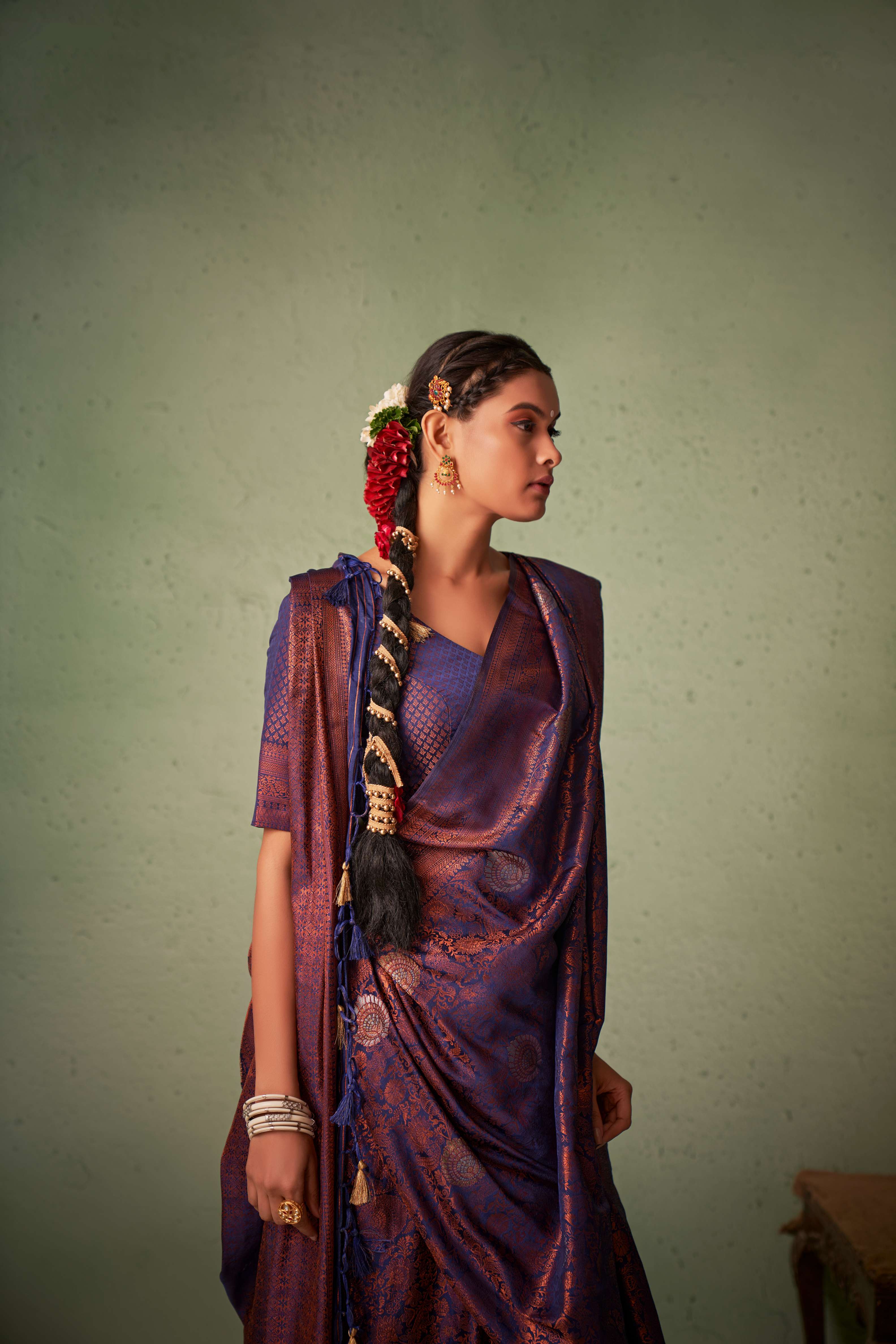 Midnight Blue Copper Zari Kanjivaram Silk Saree - Image 3