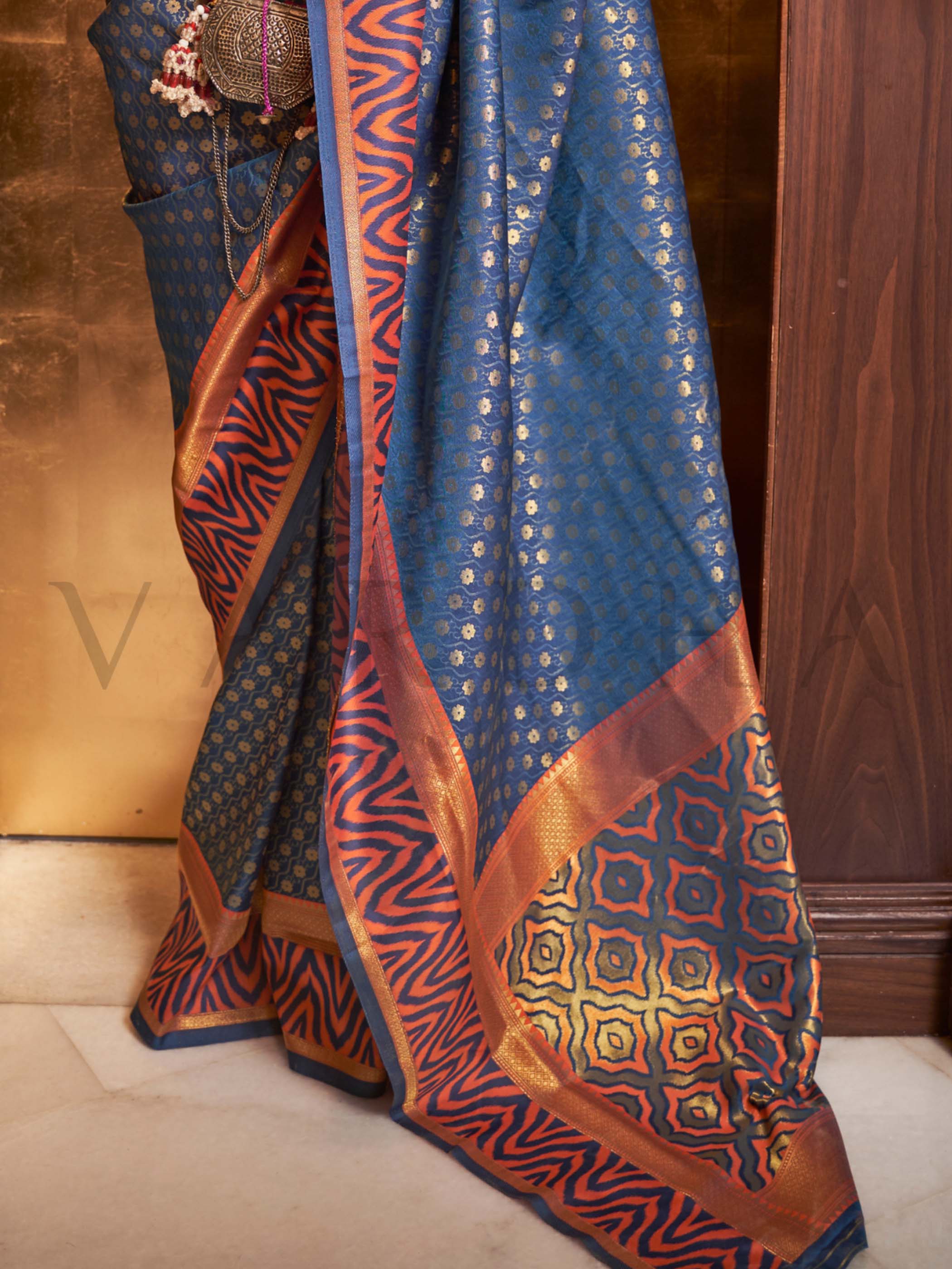 Navy Blue Kanjivaram Silk Saree with Woven Zari Work - Image 3