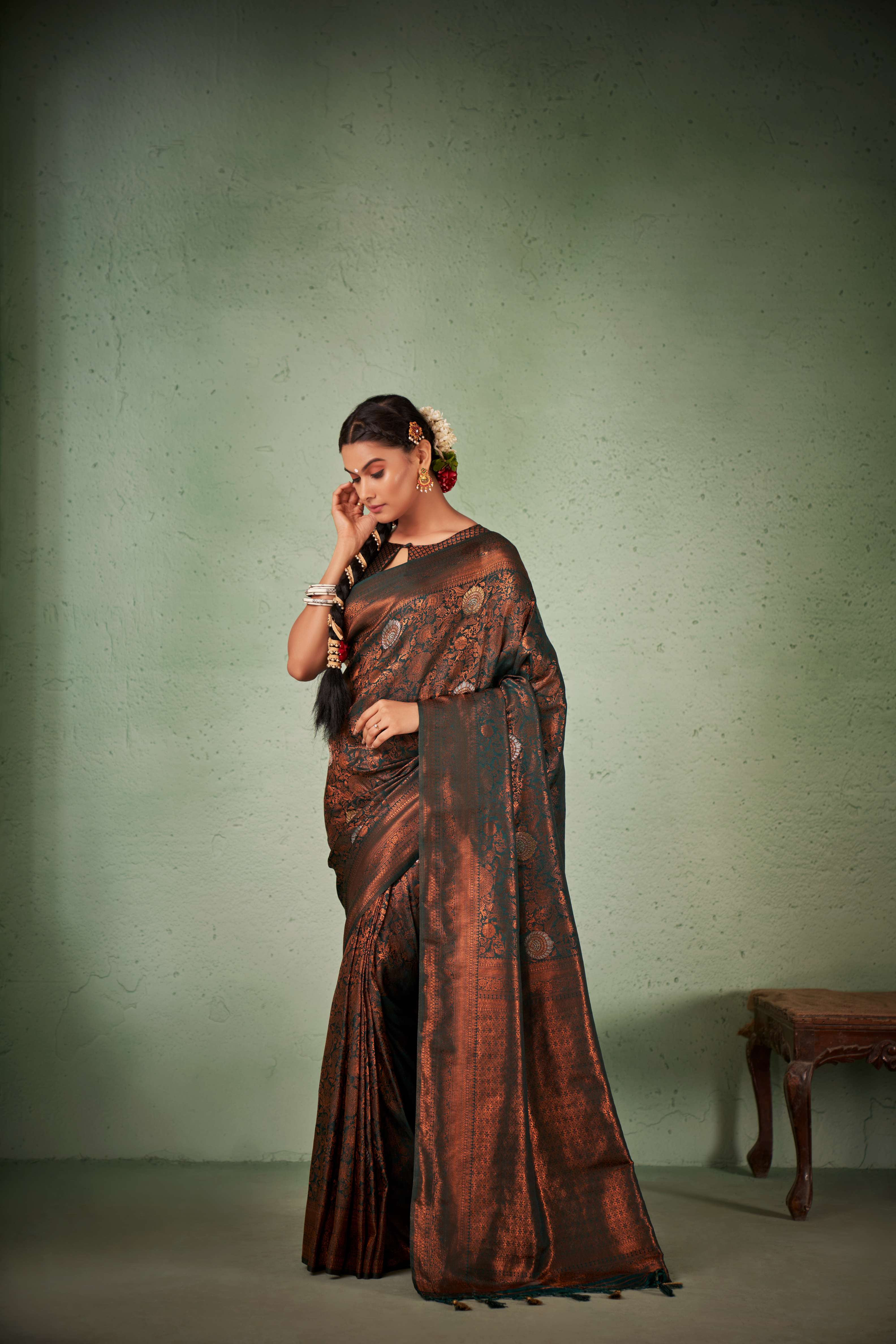 Phthalo Green Copper Zari Kanjivaram Silk Saree - Image 4