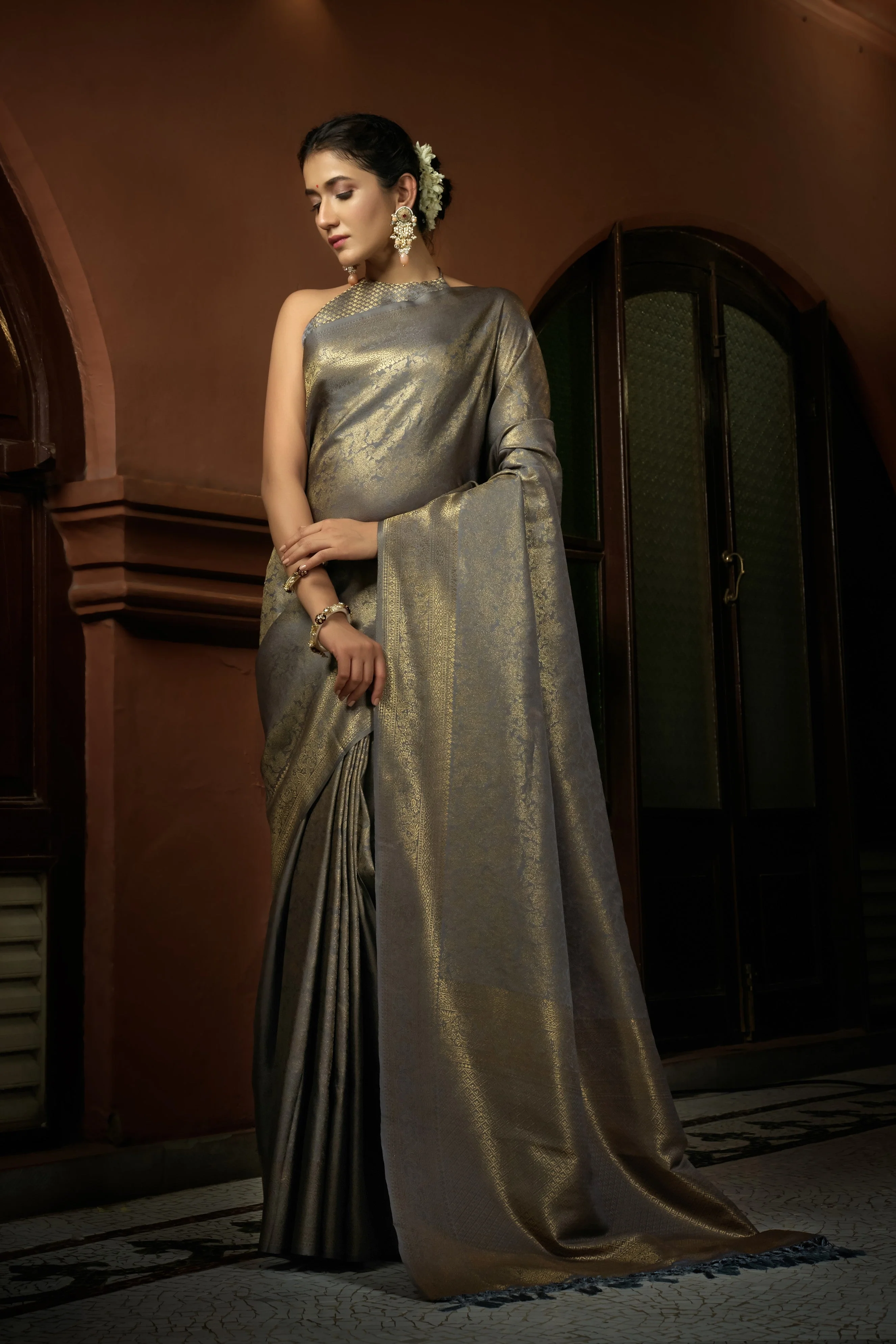 Platinum Grey Golden Zari Kanjivaram Silk Saree - Image 4
