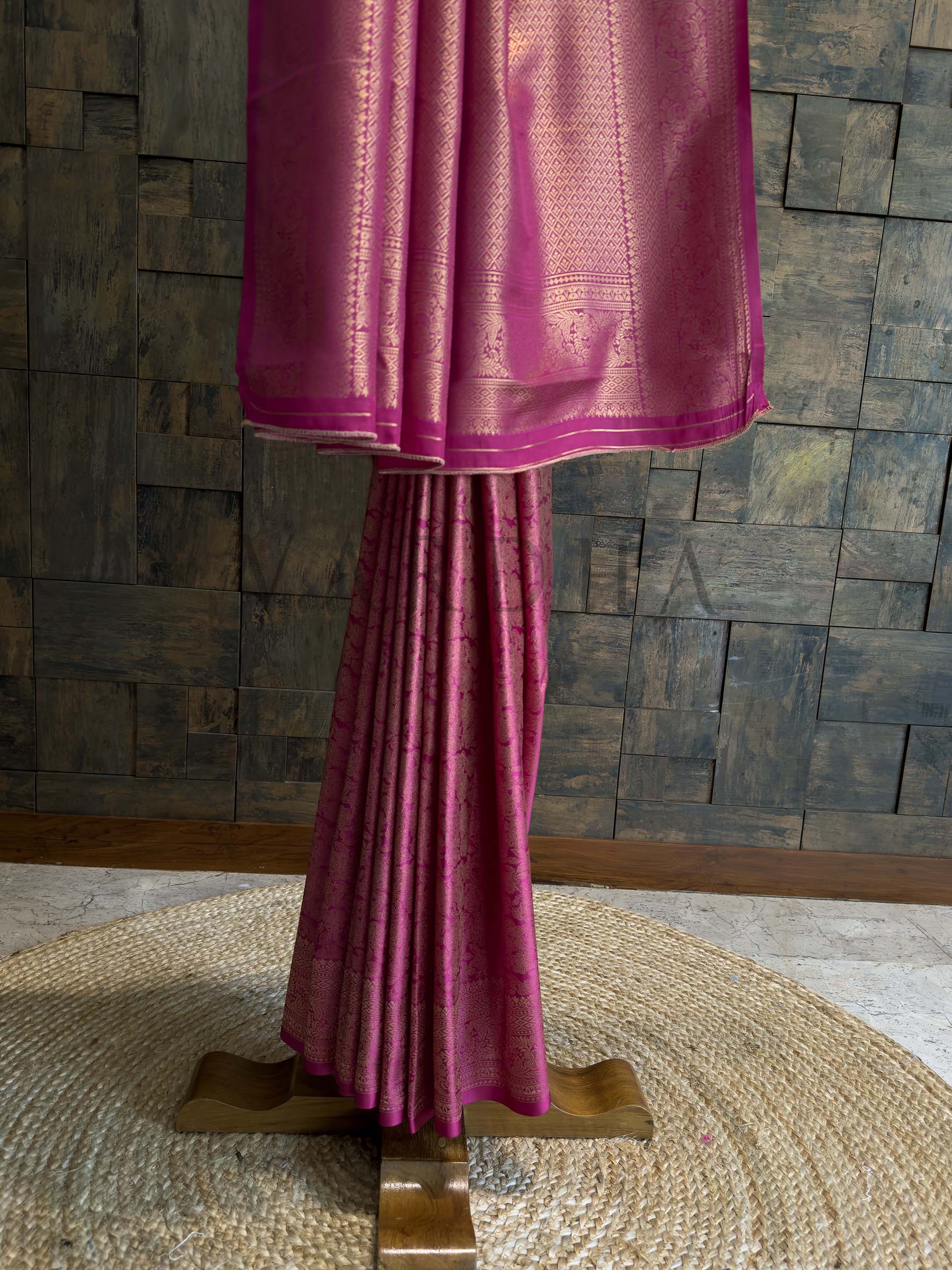 Rani Pink Kanjivaram Silk Saree with Gold Zari Weave - Image 3