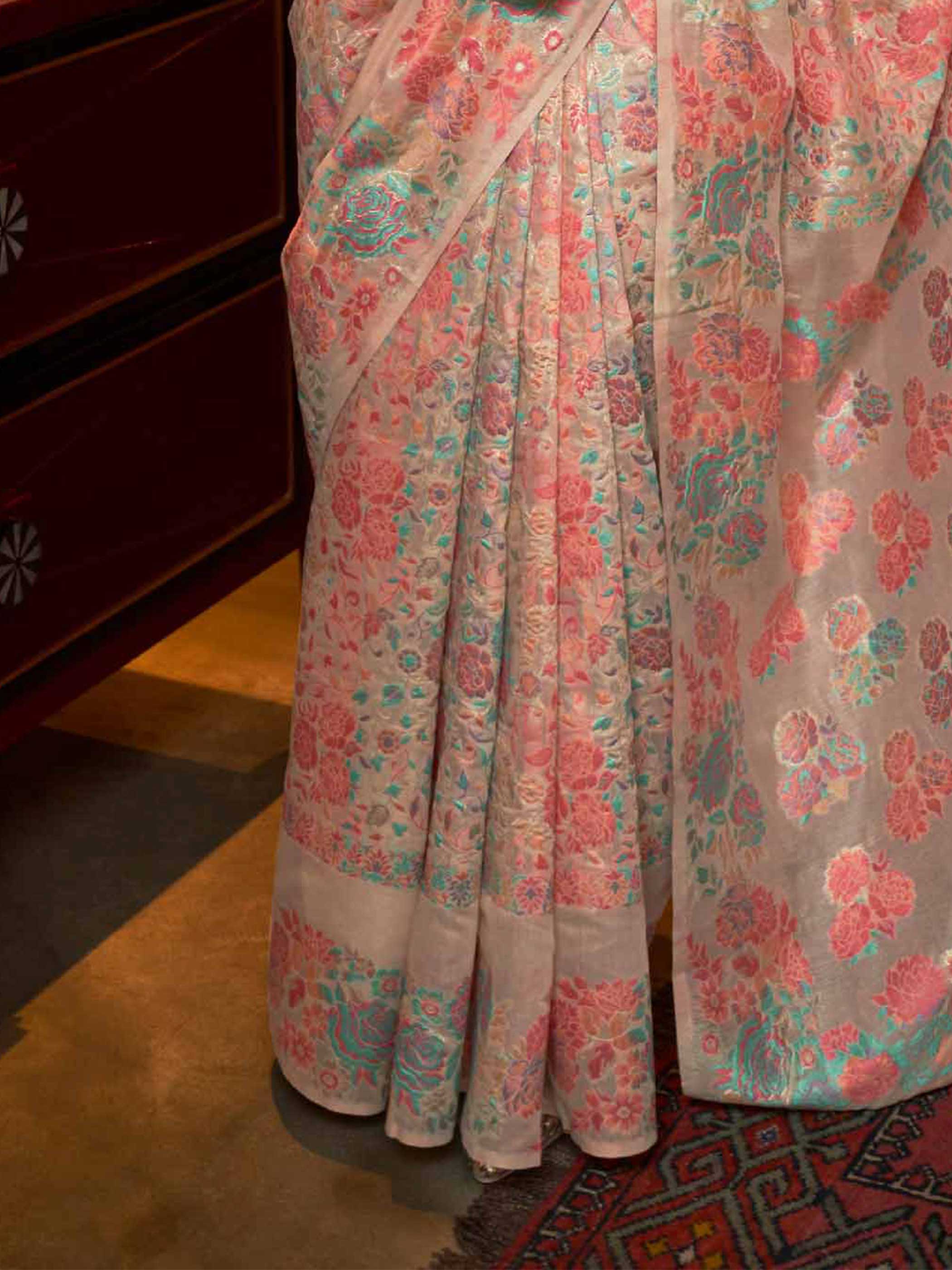Tan Cream Floral Woven Kashmiri Modal Silk Borderless Saree - Image 5