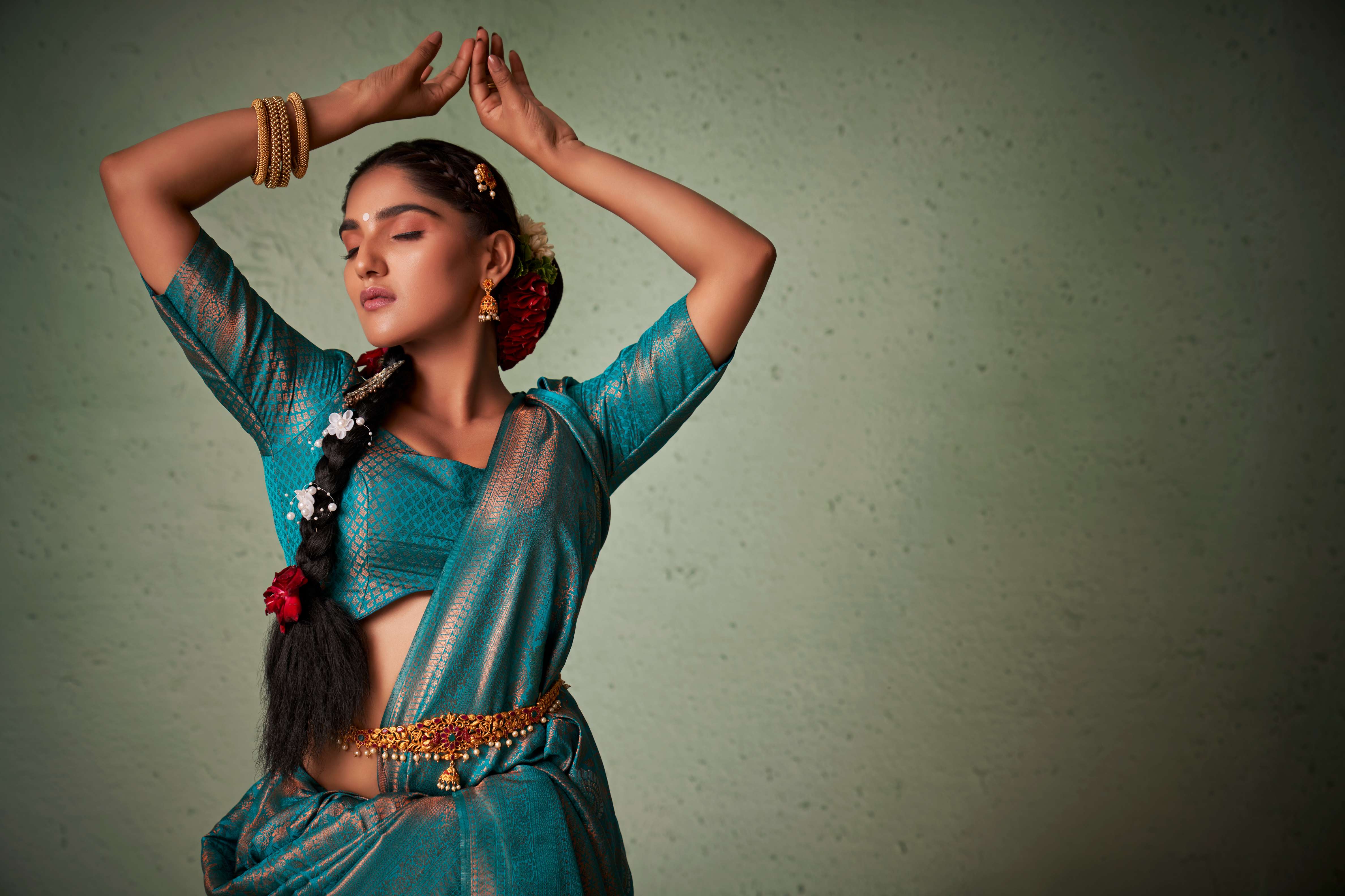Turquoise Blue Copper Zari Kanjivaram Silk Saree - Image 4