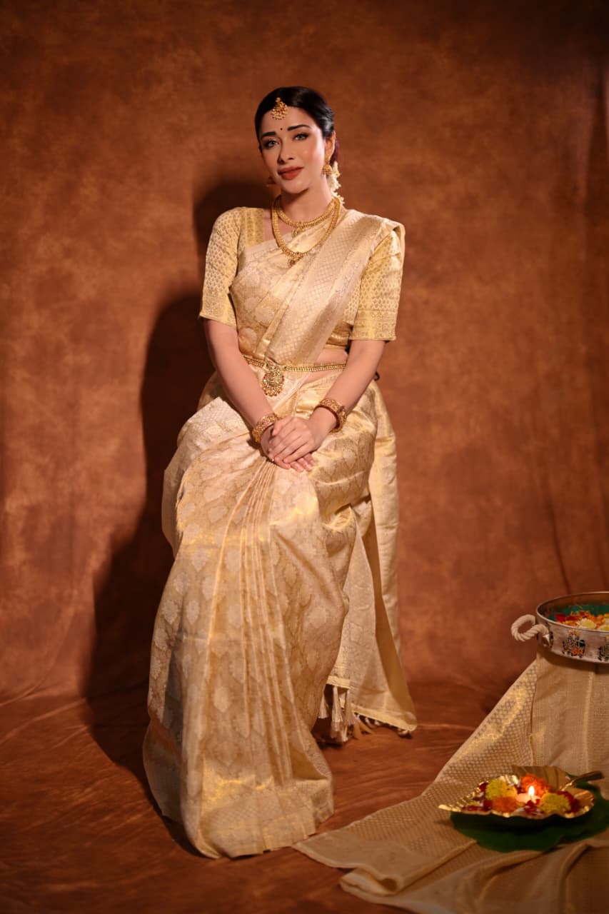 Pooja Banerjeee in Vanilla White Golden Zari Kanjivaram Silk Saree - Image 4