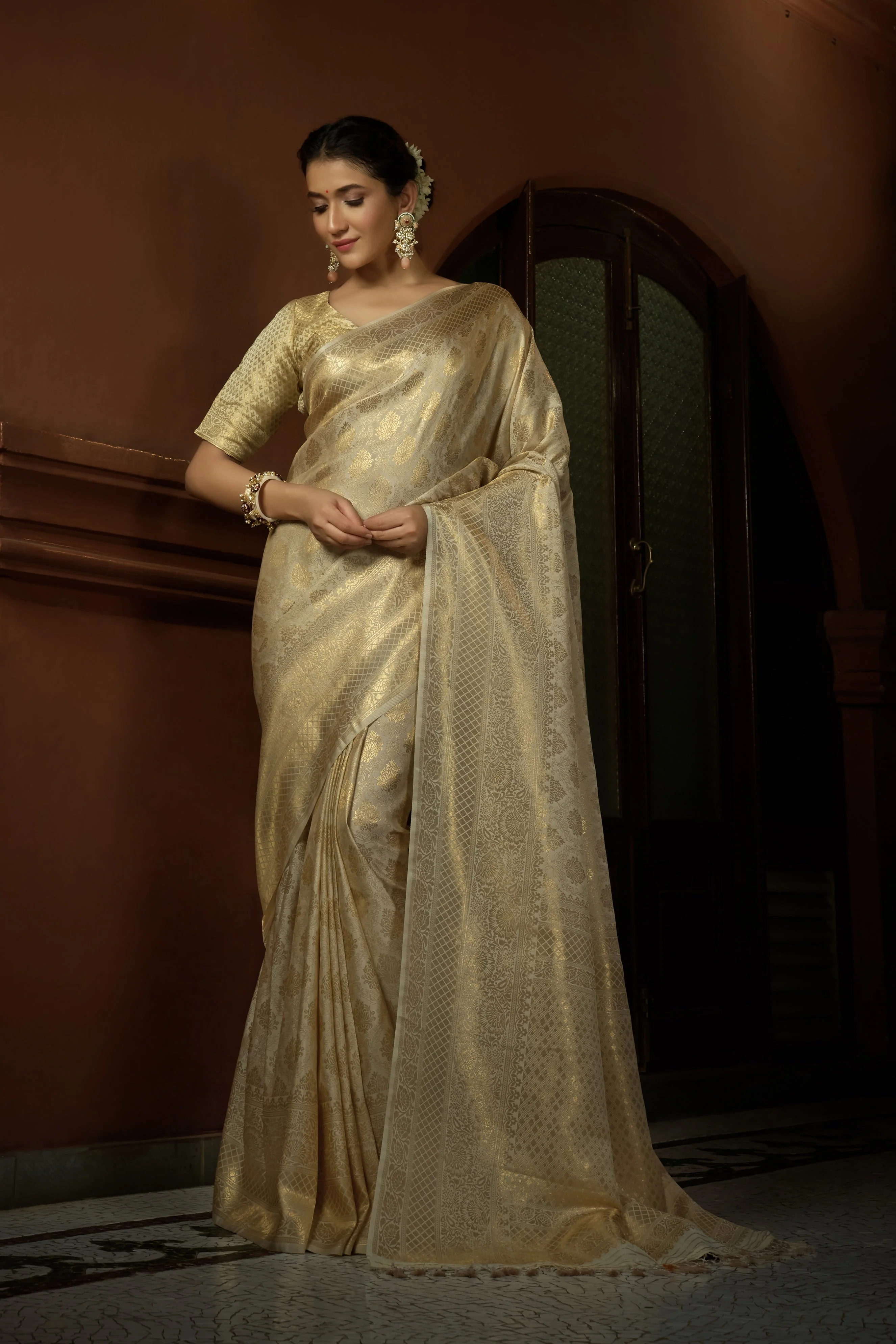 Pooja Banerjeee in Vanilla White Golden Zari Kanjivaram Silk Saree - Image 5