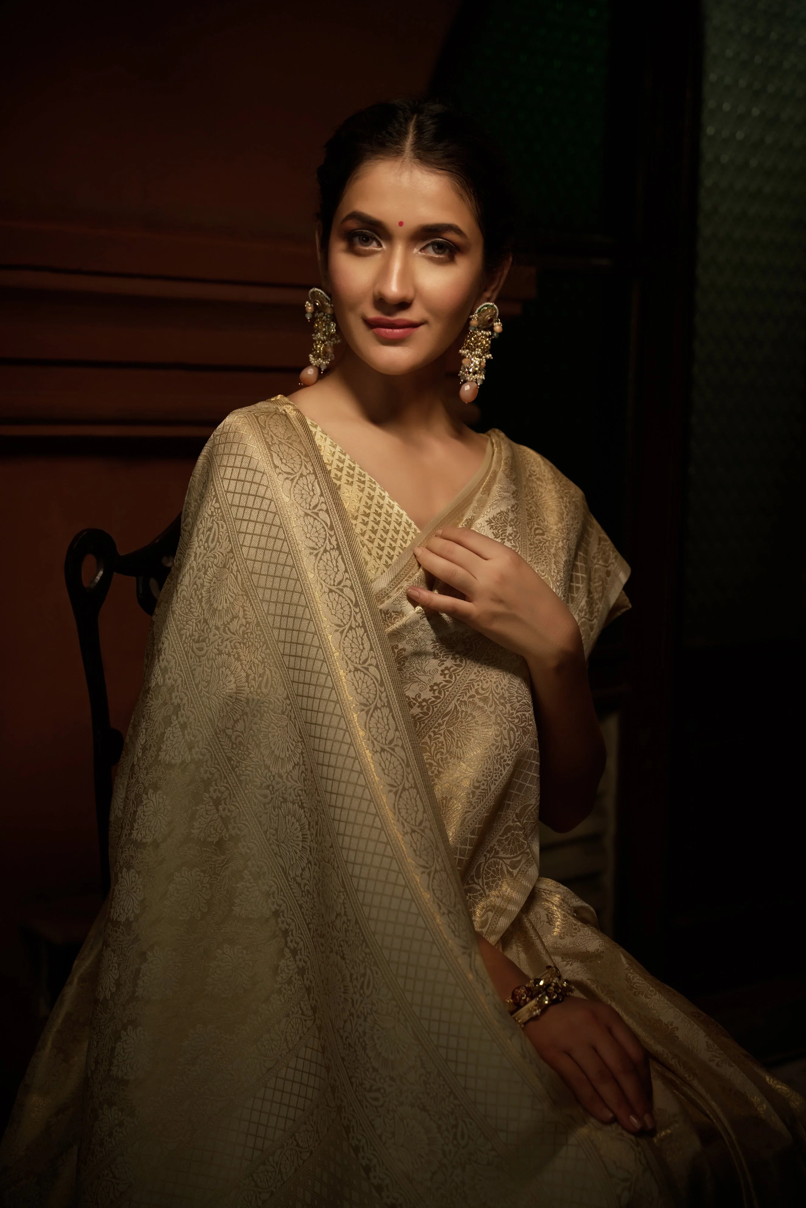 Pooja Banerjeee in Vanilla White Golden Zari Kanjivaram Silk Saree - Image 6