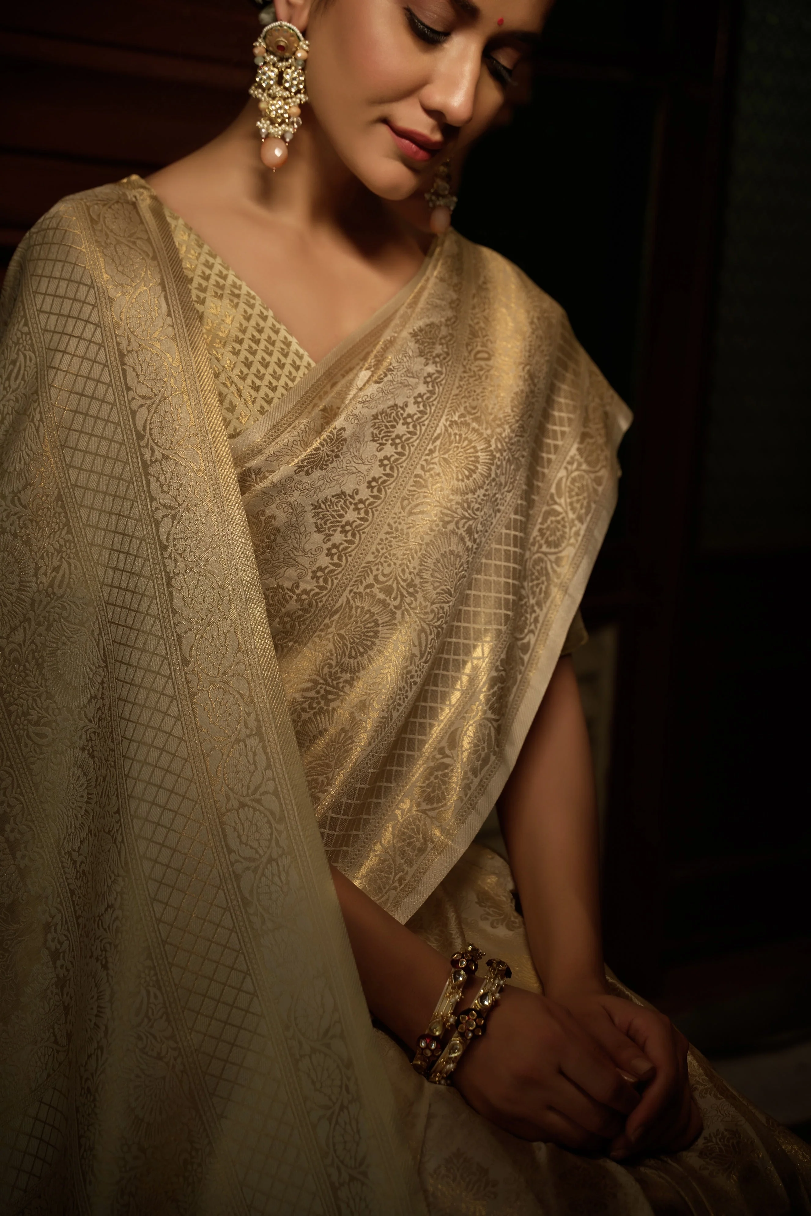 Pooja Banerjeee in Vanilla White Golden Zari Kanjivaram Silk Saree - Image 7
