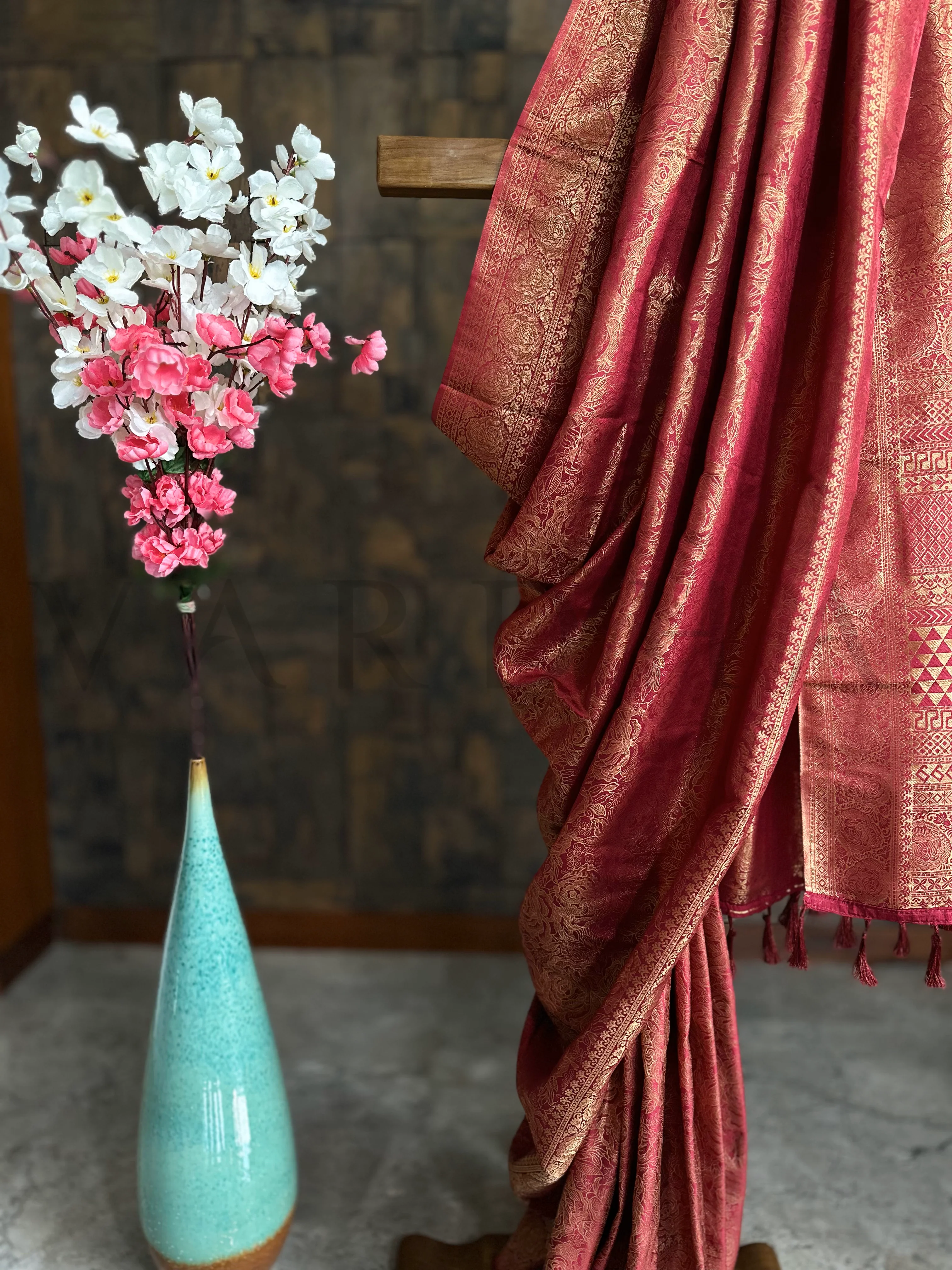 Venetian Maroon Golden Zari Kanjivaram Silk Saree - Image 3