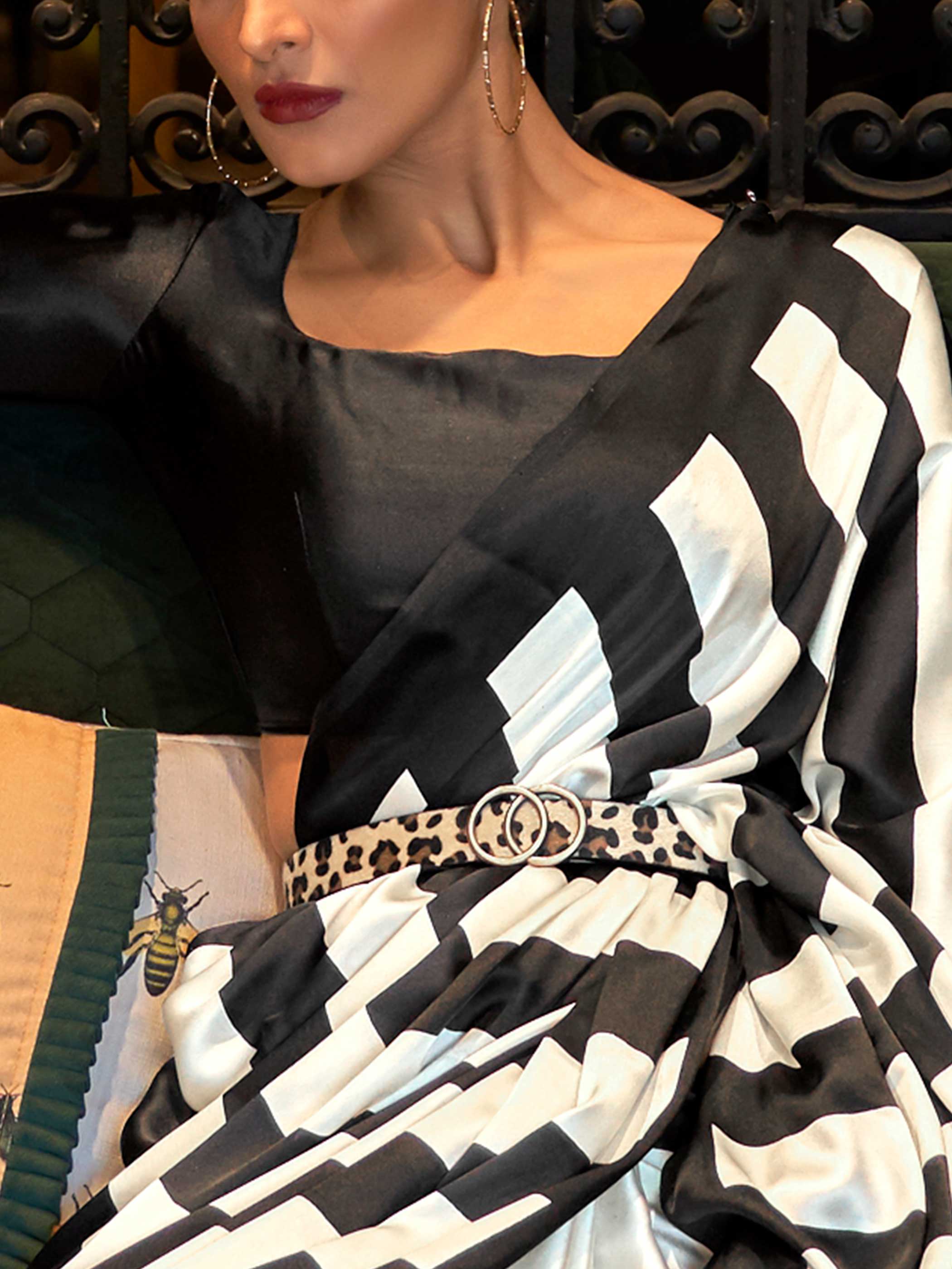 White Smoke-Licorice Bollywood Crepe Saree with Stylish Digital Print & Luxe Festive Glam - Image 2
